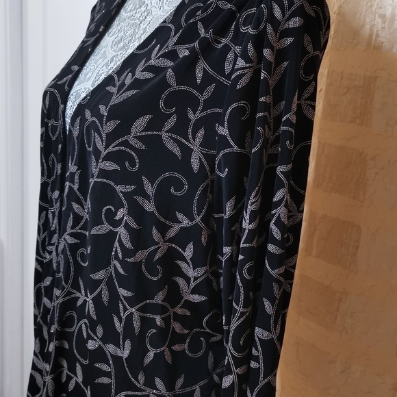 Black and gold jacket - Picture 3 of 9